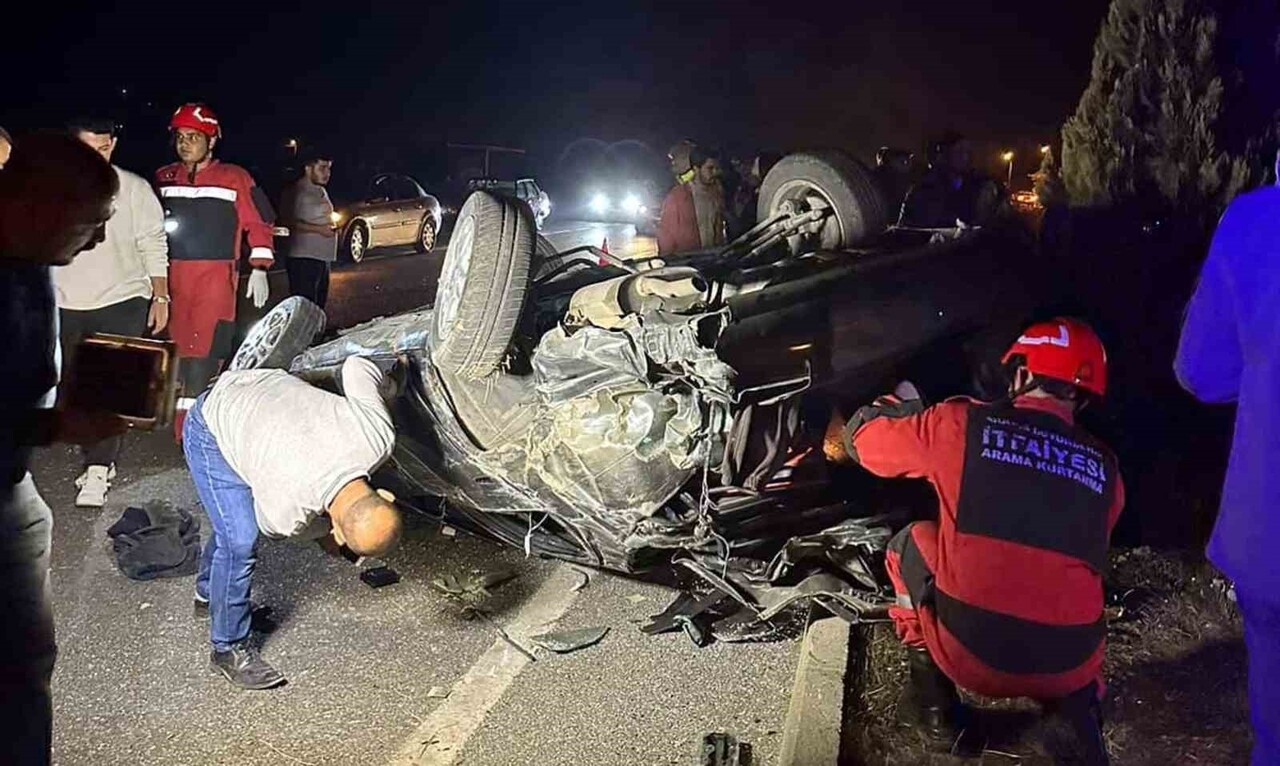 MUĞLA-AYDIN KARAYOLU BAYIR MEVKİİNDE DİREKSİYON HAKİMİYETİNİ KAYBEDEN SÜRÜCÜNÜN KULLANDIĞI ARAÇ...