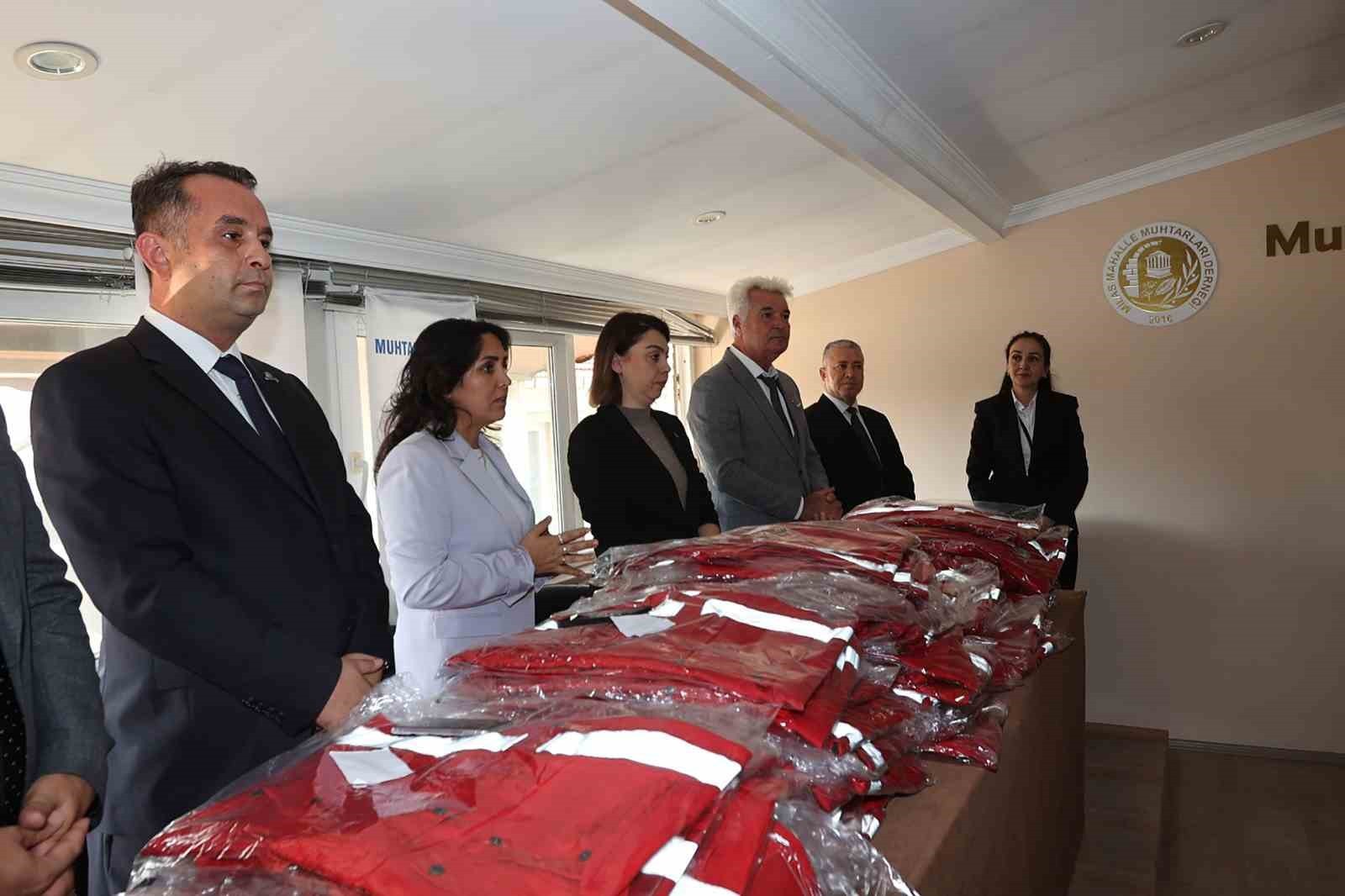 MUĞLA BÜYÜKŞEHİR BELEDİYESİ, AFETLERE HAZIRLIK KAPSAMINDA 13 İLÇEDEKİ 574 MUHTARA ÖZEL YELEK...