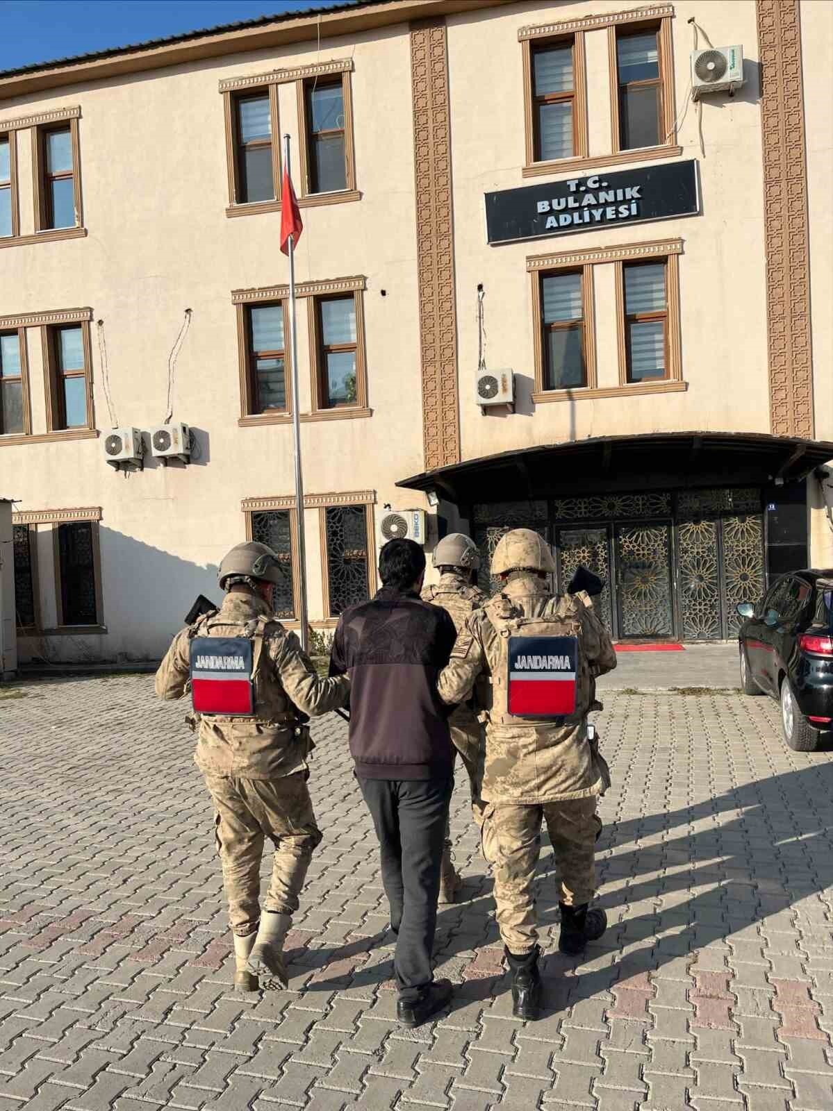 MUŞ İL JANDARMA KOMUTANLIĞI EKİPLERİNCE YÜRÜTÜLEN ÇALIŞMALAR KAPSAMINDA, HAKKINDA 4 YIL 6 AY...