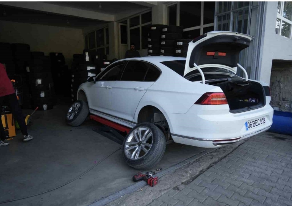 MUŞ VALİLİĞİ, KIŞ MEVSİMİYLE BİRLİKTE GÜVENLİ ULAŞIMIN SAĞLANMASI AMACIYLA 15 KASIM 2025 TARİHİNDE...