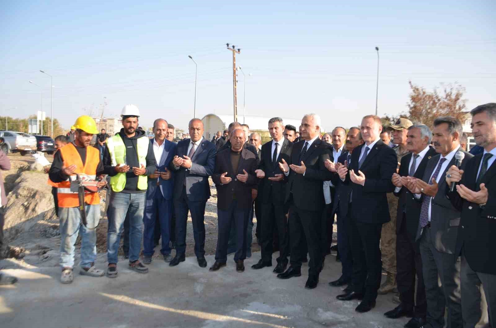 MUŞ VALİSİ AVNİ ÇAKIR, BULANIK'IN SOSYAL YAŞAMINI GÜÇLENDİRECEK, ÖĞRETMENLERE NEFES OLACAK ÖNEMLİ...