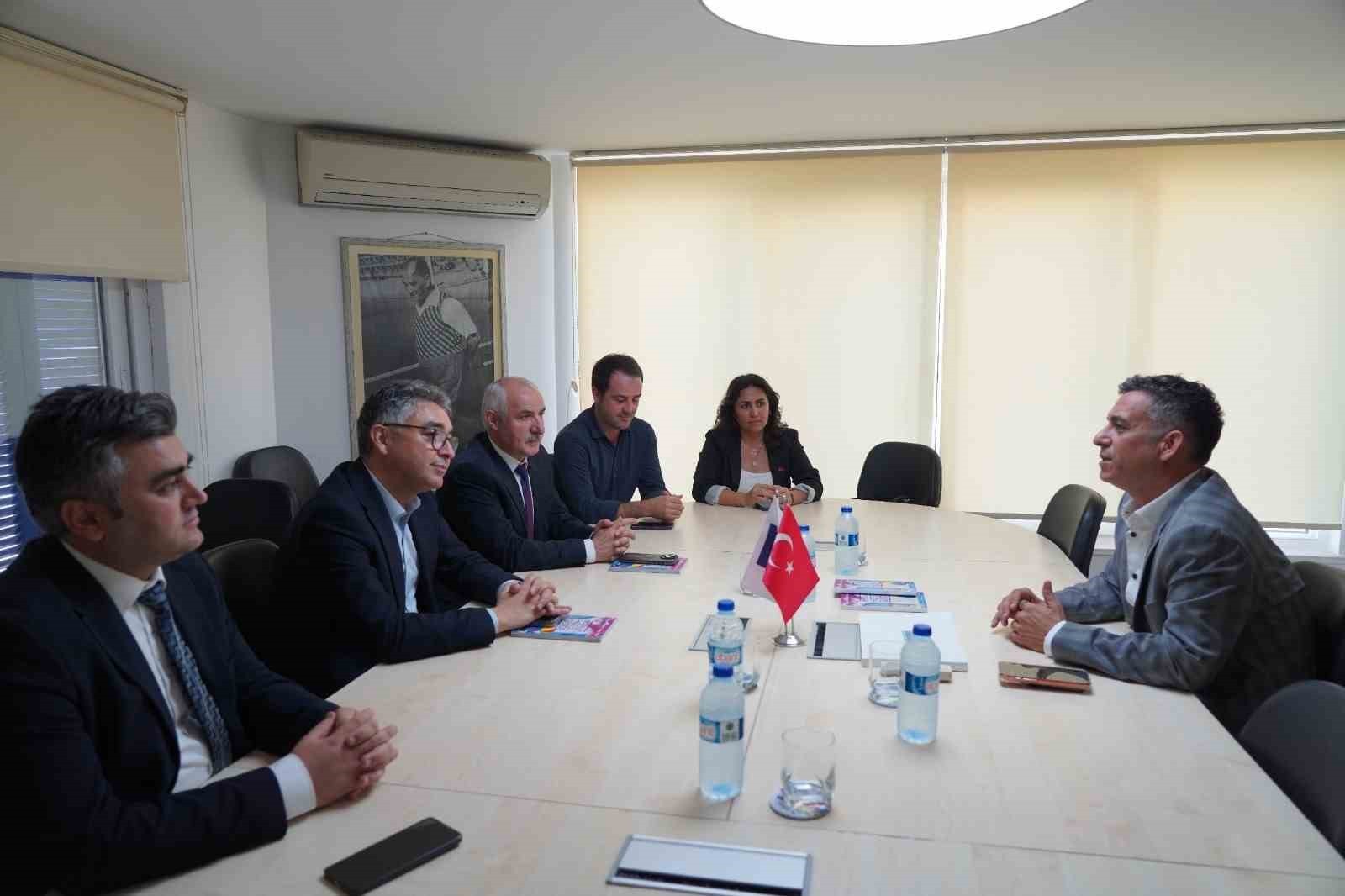 MUSKİ GENEL MÜDÜRÜ YILMAZ ŞENGÜL, EKİBİ İLE BİRLİKTE OTELLERDE SU TÜKETİMİNİ AZALTMAYA YÖNELİK...