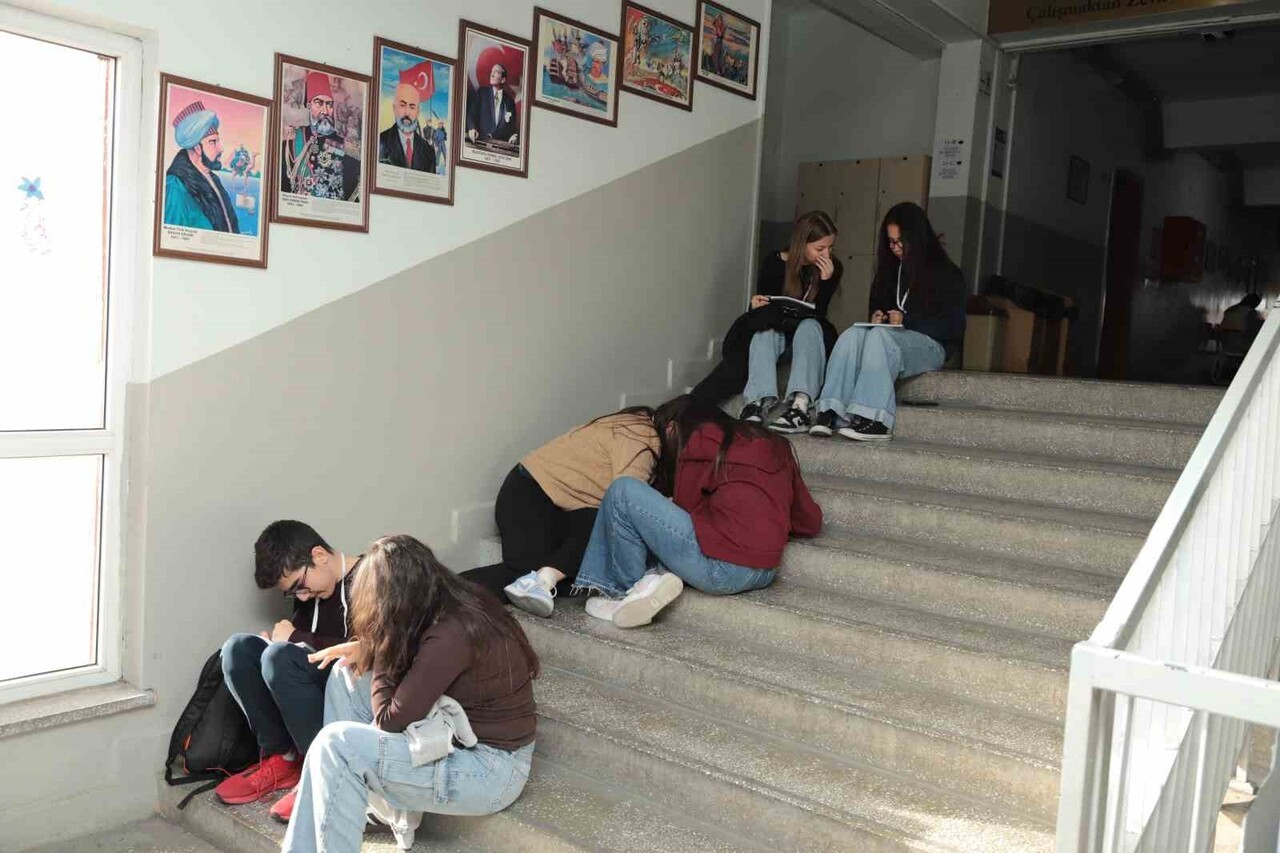 NAZİLLİ'DE MÜNAZARA TURNUVASINA YOĞUN İLGİ