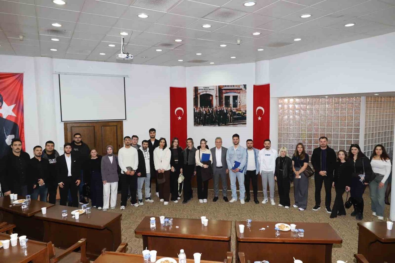 NAZİLLİ BELEDİYESİ TARAFINDAN GENÇLERİN KENT YÖNETİMİNDE SÖZ SAHİBİ OLMASI AMACIYLA KURULAN...