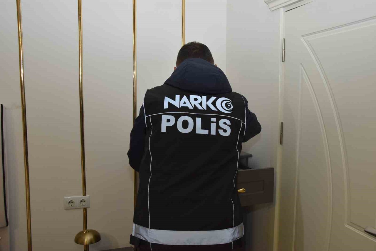 NEVŞEHİR'DE UYUŞTURUCU MADDE TİCARETİ TİCARETİ YAPAN VE KULLANAN ŞAHISLARA YÖNELİK HELİKOPTER...