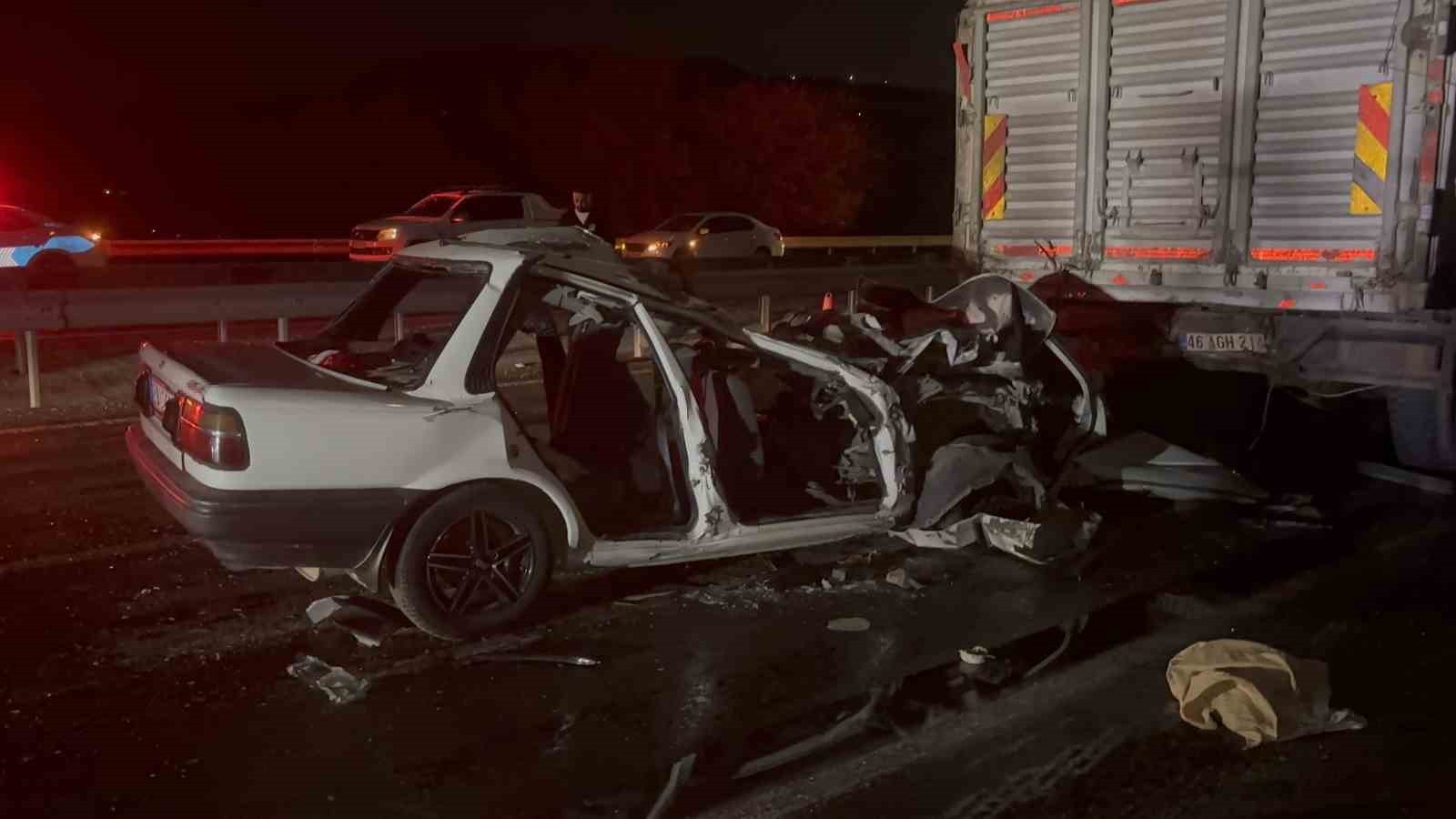 NURİ AKKURT (43) İDARESİNDEKİ OTOMOBİL, ÖNÜNDE SEYİR EDEN A.Ç. KONTROLÜNDEKİ MISIR SİLAJI YÜKLÜ...