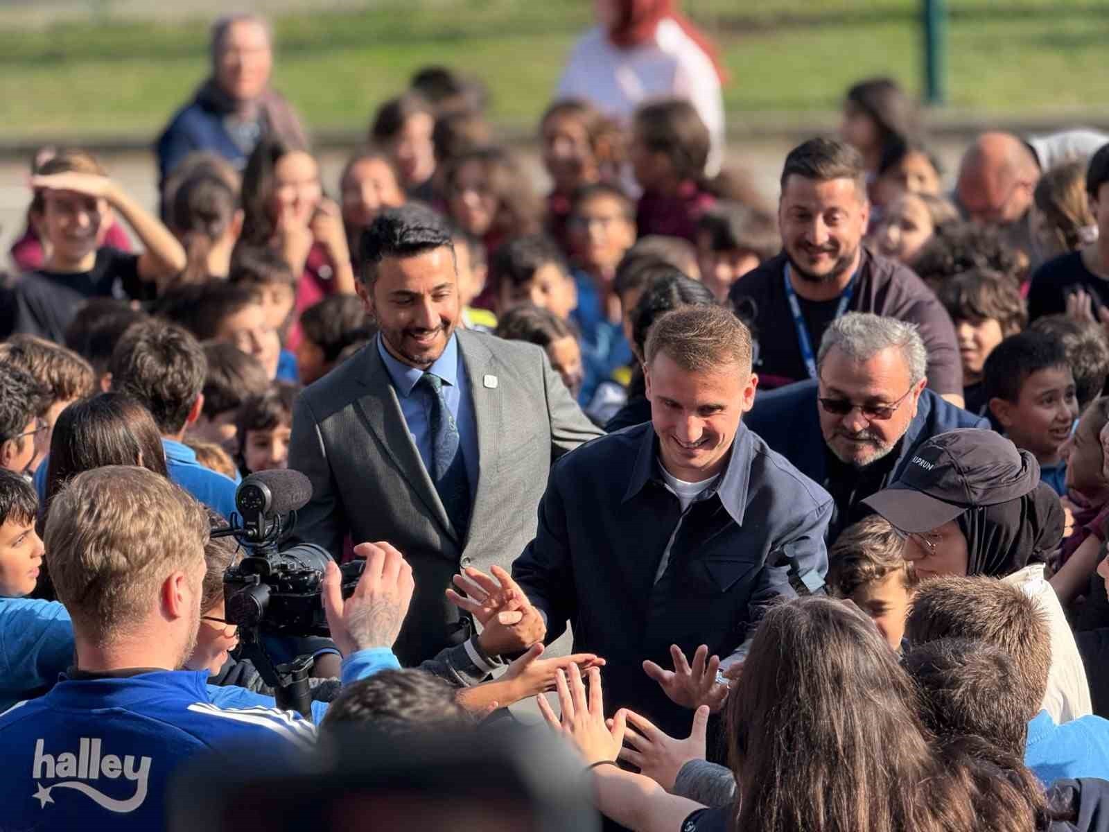 OKUL BAŞKANLIK SEÇİMİNDE "BAŞKAN OLURSAM KEREM AKTÜRKOĞLU’NA MESAJ ATARAK OKULUMUZA GELMESİNİ...