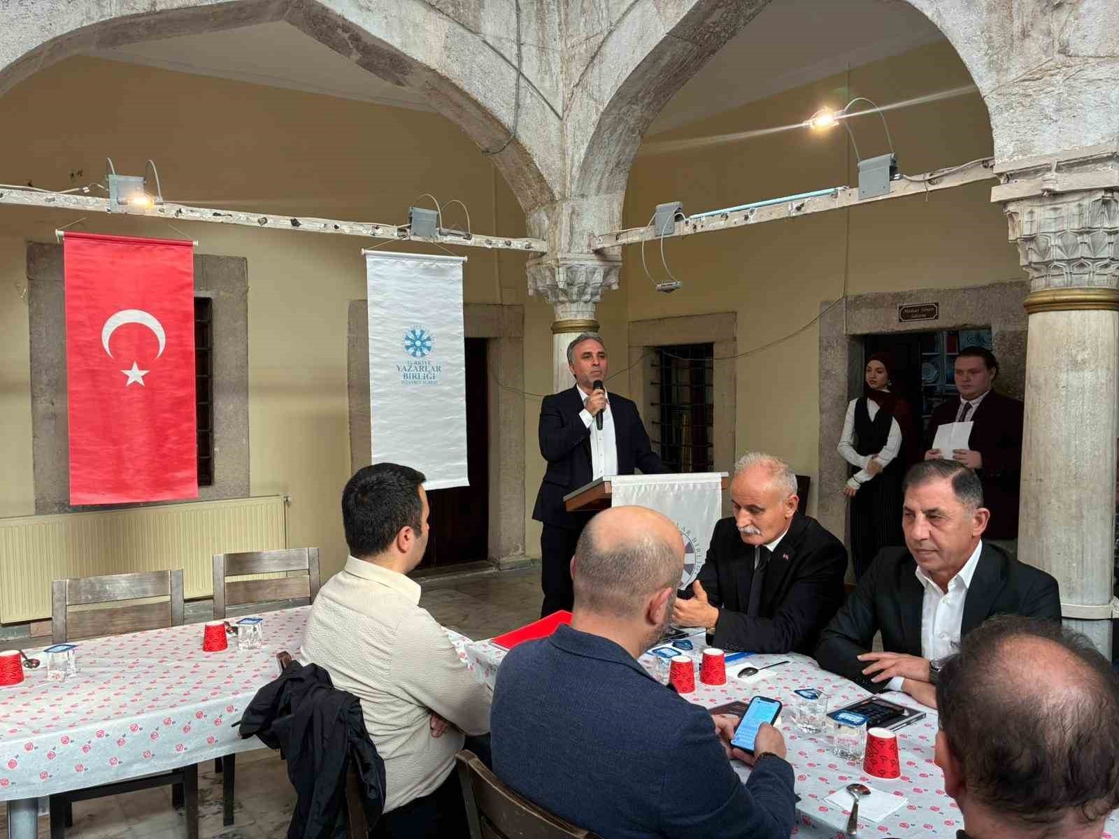 ÖMRÜNÜ EDEBİYATA, DÜŞÜNCEYE VE GENÇ KUŞAKLARIN YETİŞMESİNE ADAYAN YAZAR RECEP SEYHAN İÇİN TÜRKİYE...