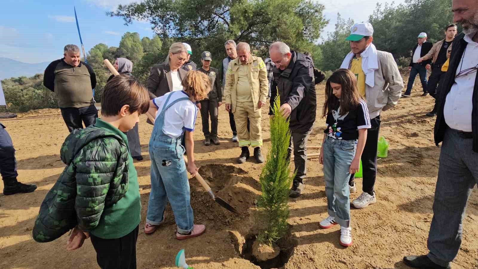 ÖNCE ÖĞRENDİLER SONRA FİDANLARI DİKTİLER
