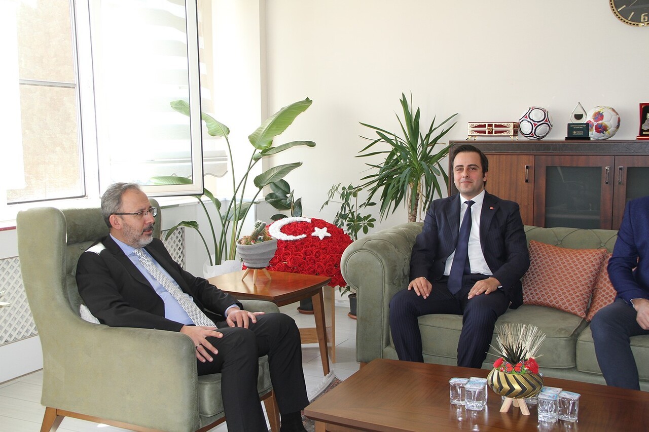 ÖNCEKİ DÖNEM GENÇLİK VE SPOR BAKANI, AK PARTİ İZMİR MİLLETVEKİLİ DR. MEHMET MUHARREM KASAPOĞLU...