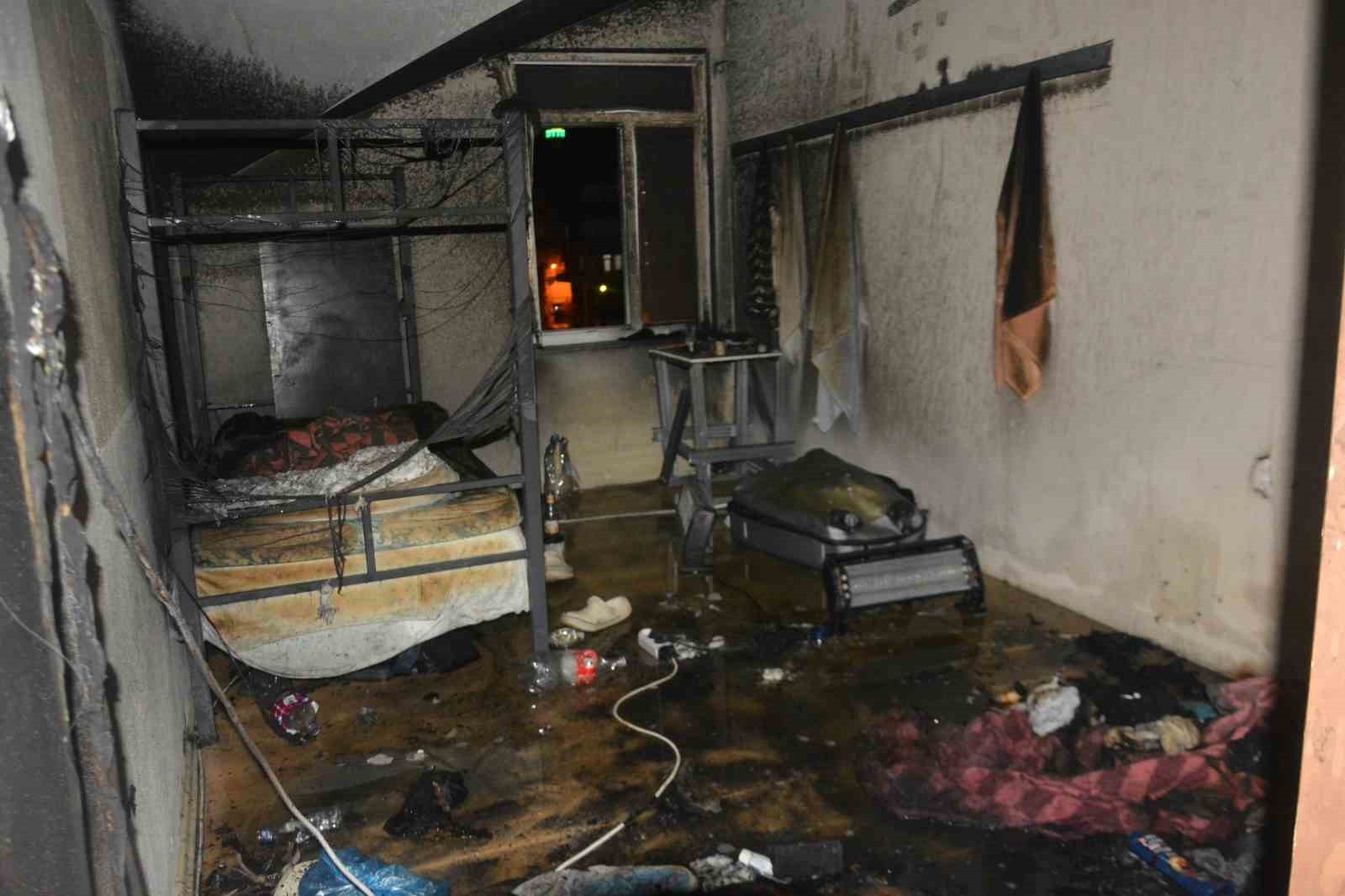 ORDU'NUN ÜNYE İLÇESİNDE, İŞÇİLERİN KALDIĞI 4 KATLI BİR BİNANIN 4'ÜNCÜ KATINDA ELEKTRİKLİ SOBADAN...