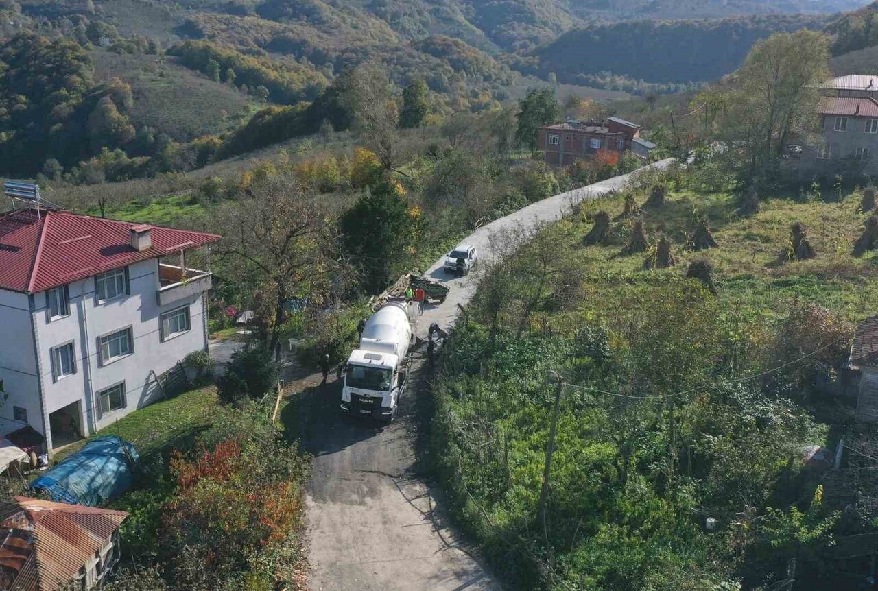 ORDU BÜYÜKŞEHİR BELEDİYESİ, İL GENELİNDE YÜRÜTTÜĞÜ SICAK ASFALT VE BETON YOL ÇALIŞMALARINA DEVAM...