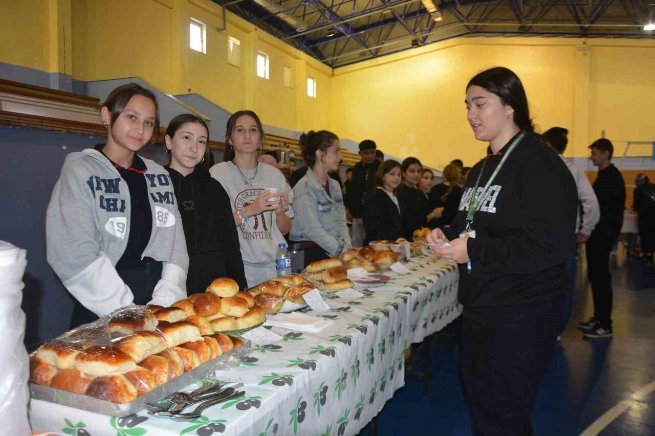 ORDU’NUN ÜNYE İLÇESİNDE GAZZE'DEKİ İNSANİ KRİZE DİKKAT ÇEKMEK VE DESTEK OLMAK AMACIYLA HAYIR...