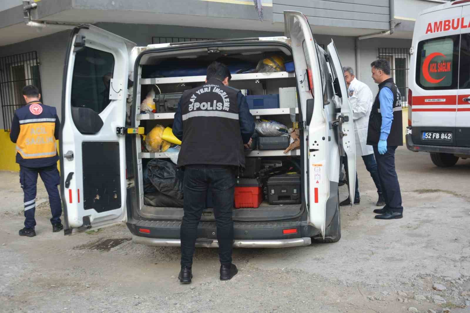 ORDU’NUN ÜNYE İLÇESİNDE KENDİSİNDEN UZUN SÜREDİR HABER ALINAMAYAN BELEDİYE PERSONELİ EVİNDE ÖLÜ...