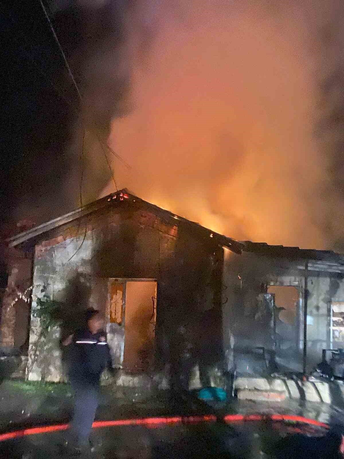 ORTACA MUHTARLAR DERNEĞİ BAŞKANINDAN YANAN EV İÇİN VATANDAŞLARA YARDIM ÇAĞRISI