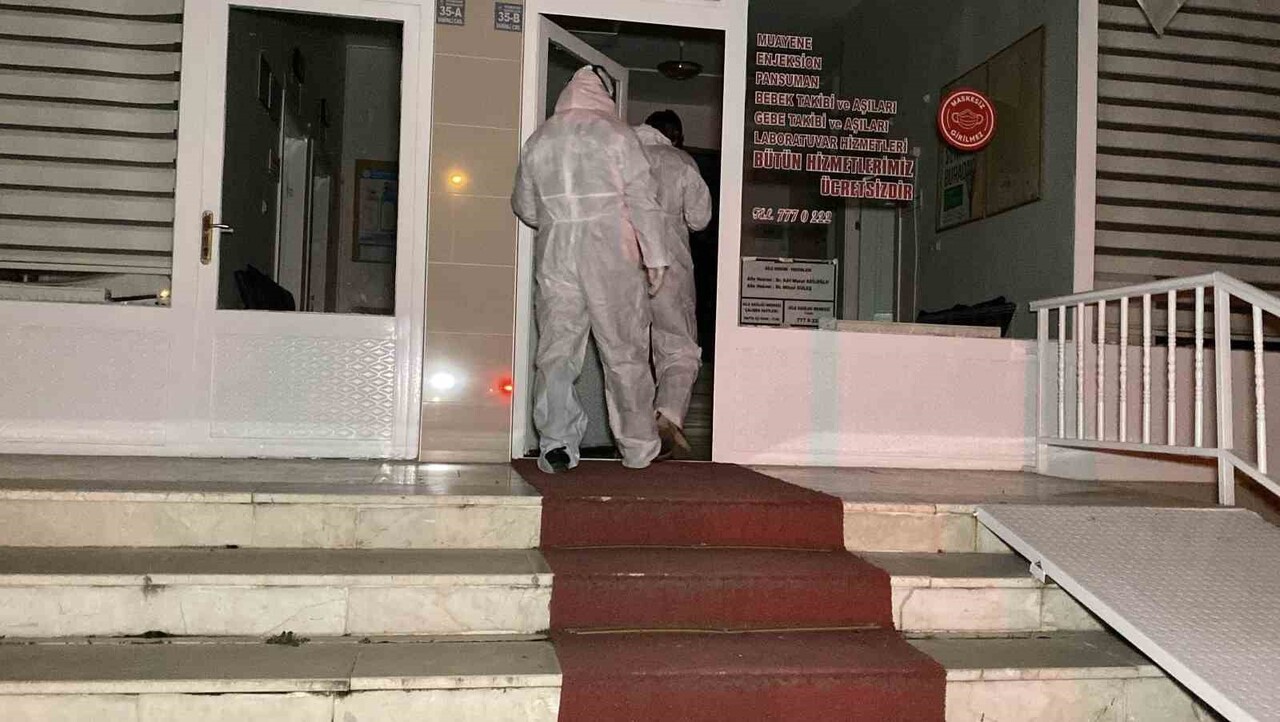 ORUM'DA TAHTA KURUSU SEBEBİYLE İLAÇLAMA YAPILAN APARTMANDA YAŞAYAN 5'İ ÇOCUK 7 KİŞİ ZEHİRLENME...