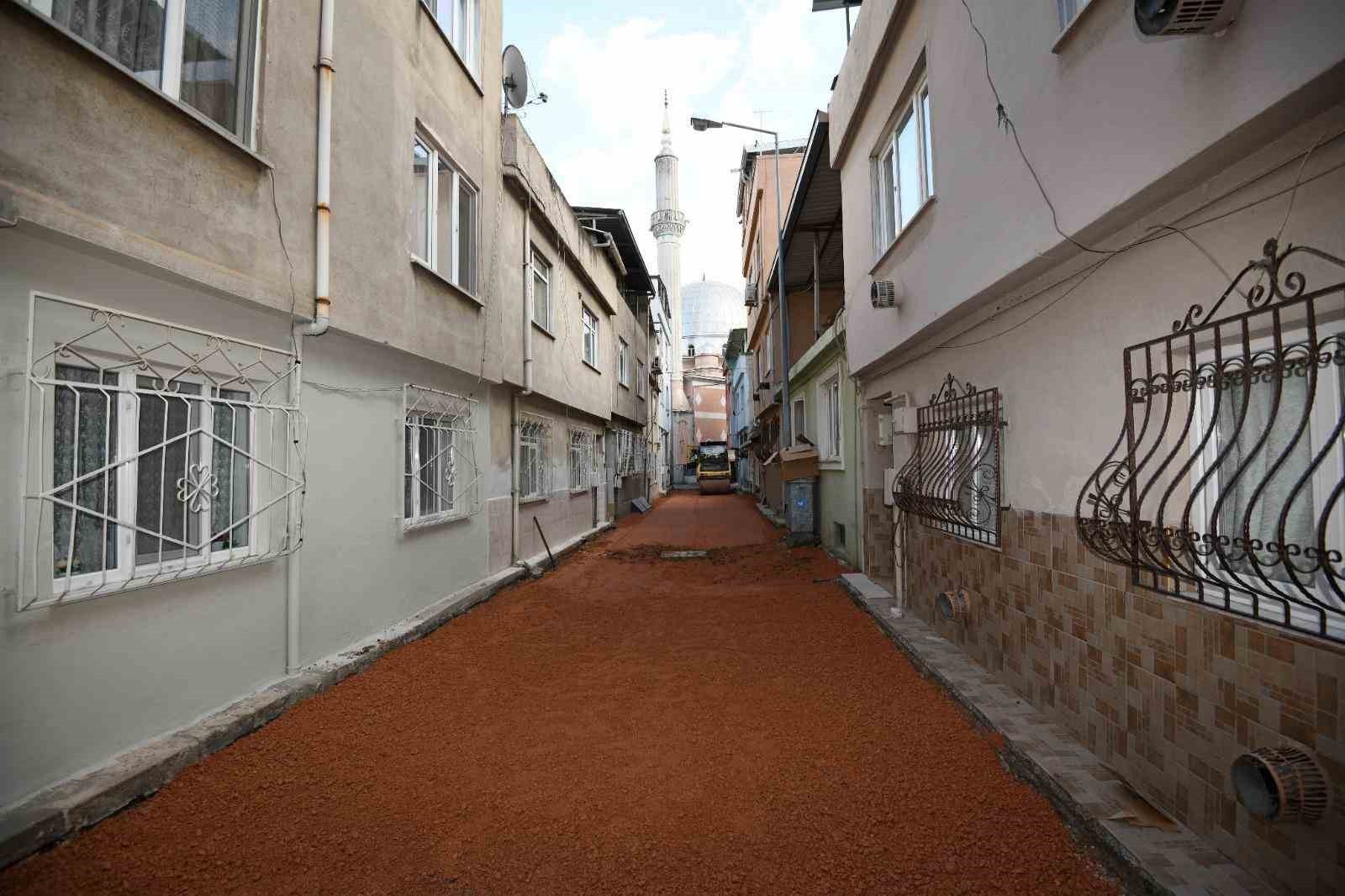 OSMANGAZİ BELEDİYESİ, İLÇE GENELİNDE SÜRDÜRDÜĞÜ KAPSAMLI ASFALT YENİLEME ÇALIŞMALARIYLA HEM...