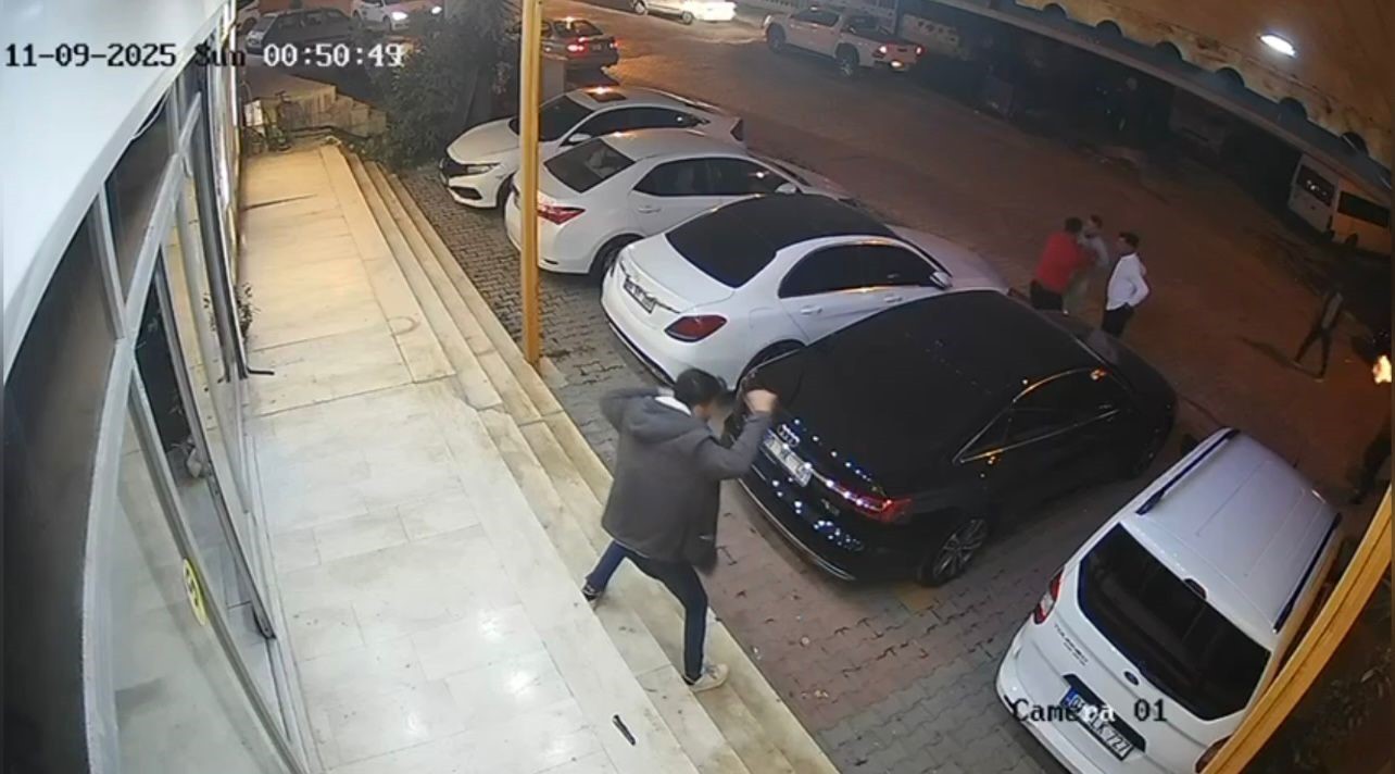 OSMANİYE’NİN DÜZİÇİ İLÇESİNDE BİR OTO GALERİNİN ÖNÜNDE ÇIKAN TARTIŞMA SİLAHLI KAVGAYA DÖNÜŞTÜ....