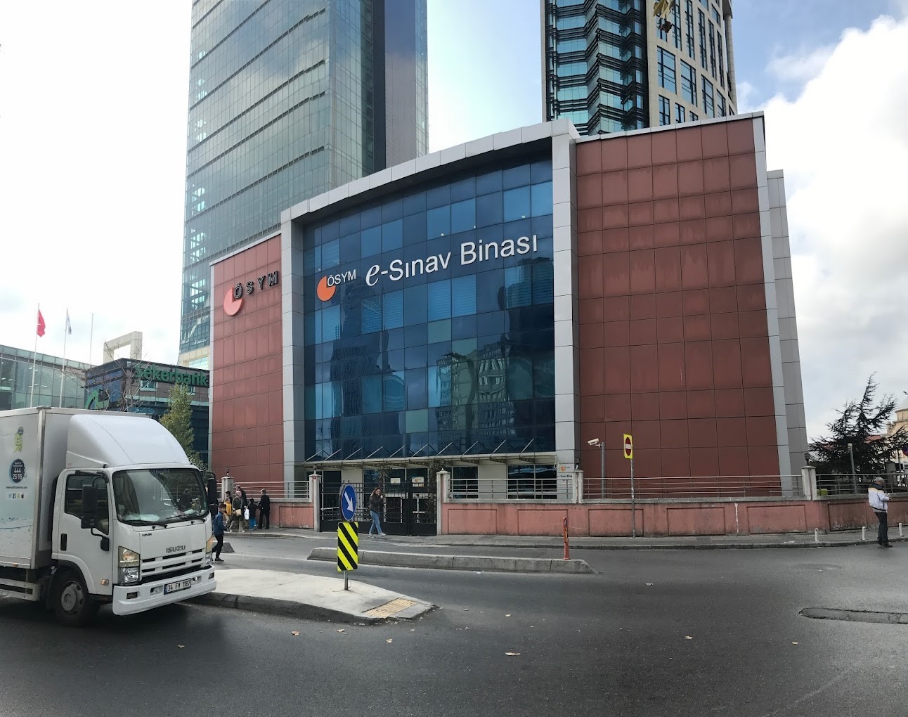 ÖSYM, SINAV UYGULAMALARINDA DİJİTAL DÖNÜŞÜMÜ HIZLANDIRARAK ELEKTRONİK SINAV SİSTEMİNİ...