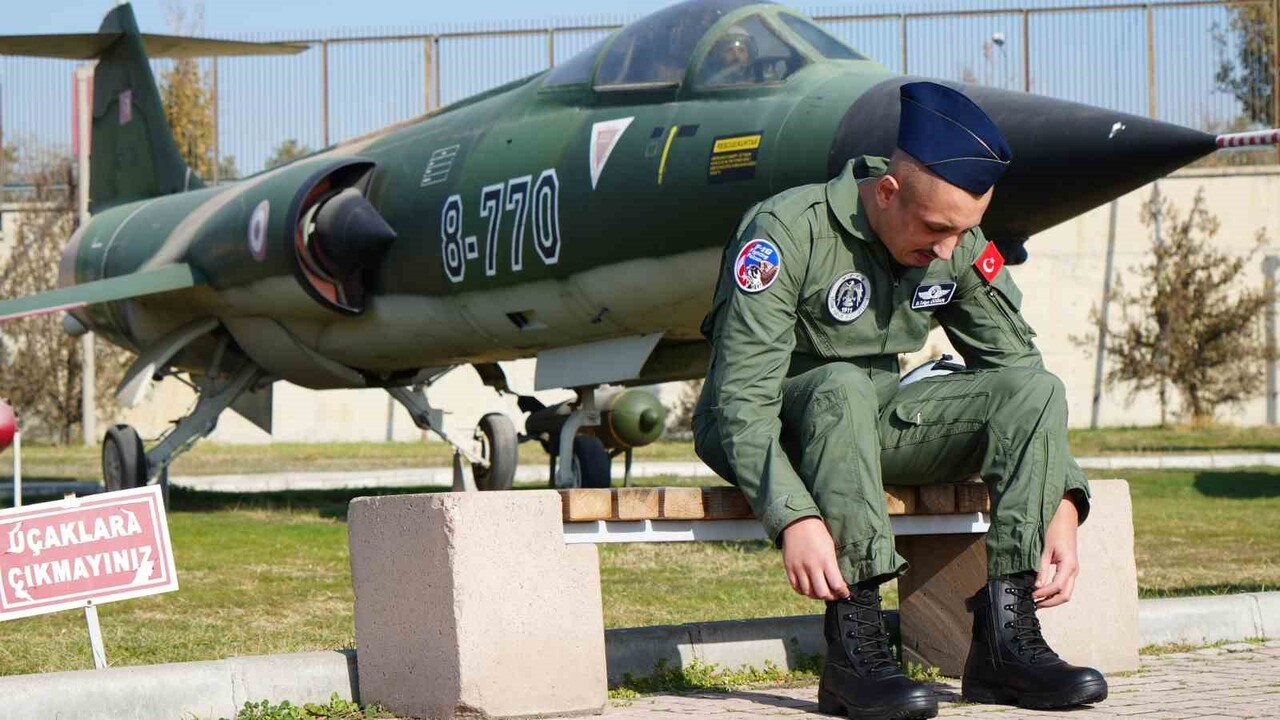 OTİZMLİ SERVER TOLGA DOĞAN'IN, ANKARA HAVA MÜZESİ MÜDÜRLÜĞÜ'NÜ GEZDİ