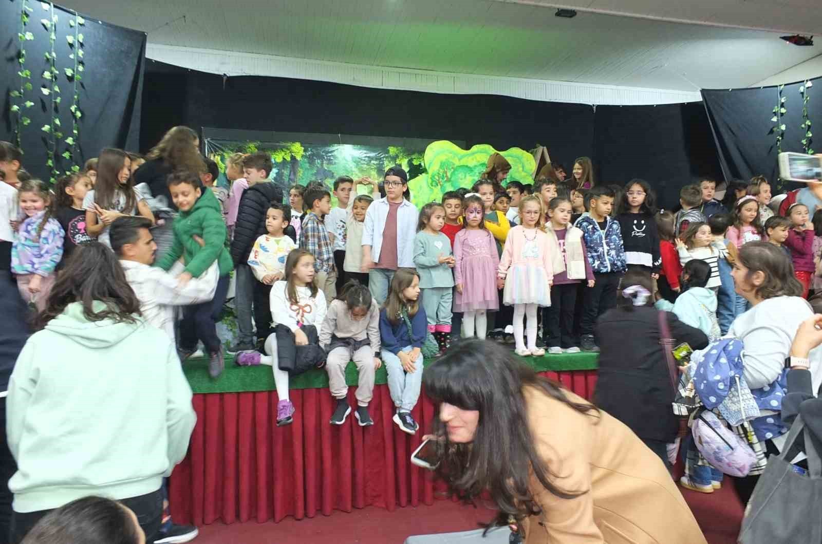 OYUNCULAR VE ÇOCUKLAR