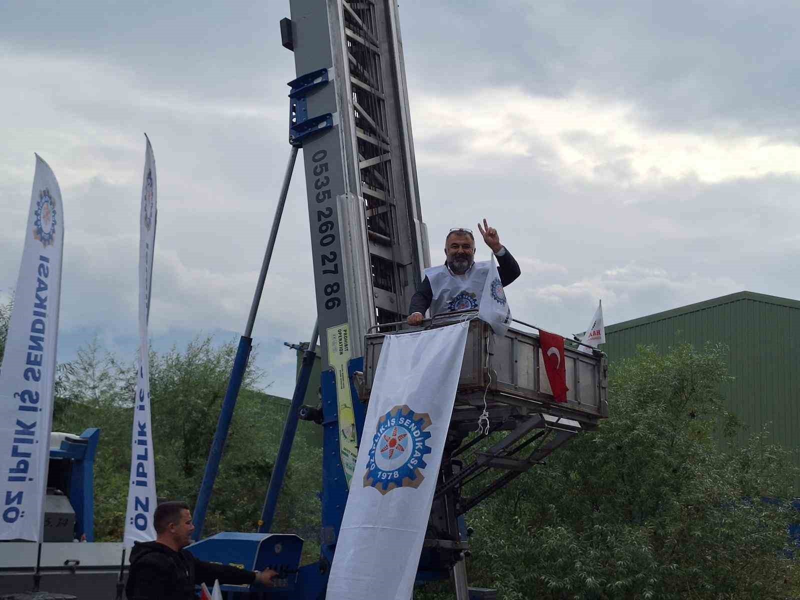 ÖZ İPLİK-İŞ SENDİKASI ANAYASAL HAKLARINI KULLANMAK İÇİN YAPTIKLARI EYLEME KARESİ TEKSTİL FİRMASI...