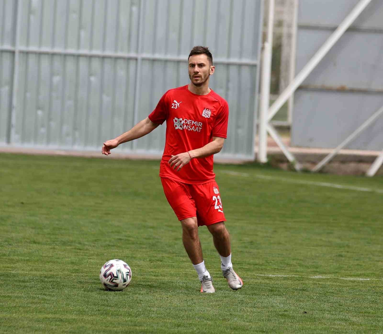 ÖZBELSAN SİVASSPOR’UN ESKİ FUTBOLCULARI CLAUDEMİR, SERHİY RYBALKA VE PETAR SKULETİC’İN VERGİ...