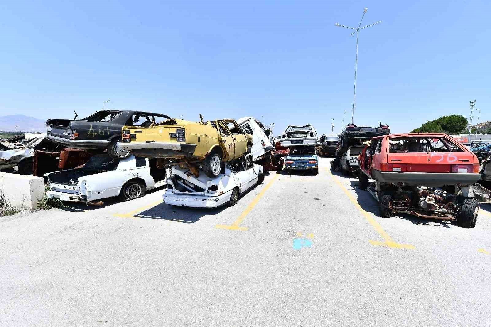 ÖZELLİKLE OTO SANAYİ BÖLGELERİNDE YOĞUNLAŞAN ŞİKAYETLERİ DEĞERLENDİREN ZABITA EKİPLERİ, İZMİR...