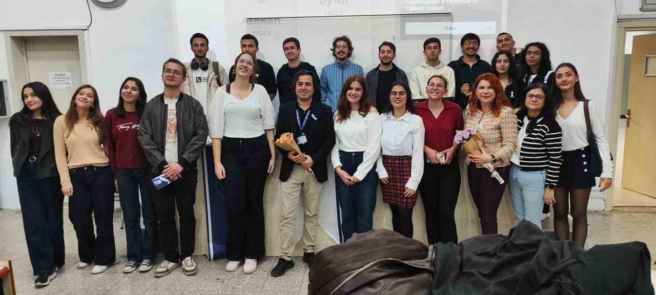 PANELE KONUŞMACI OLARAK TIP FAKÜLTESİ RADYASYON ONKOLOJİSİ ANABİLİM DALI ÖĞRETİM ÜYESİ DOÇ. DR....