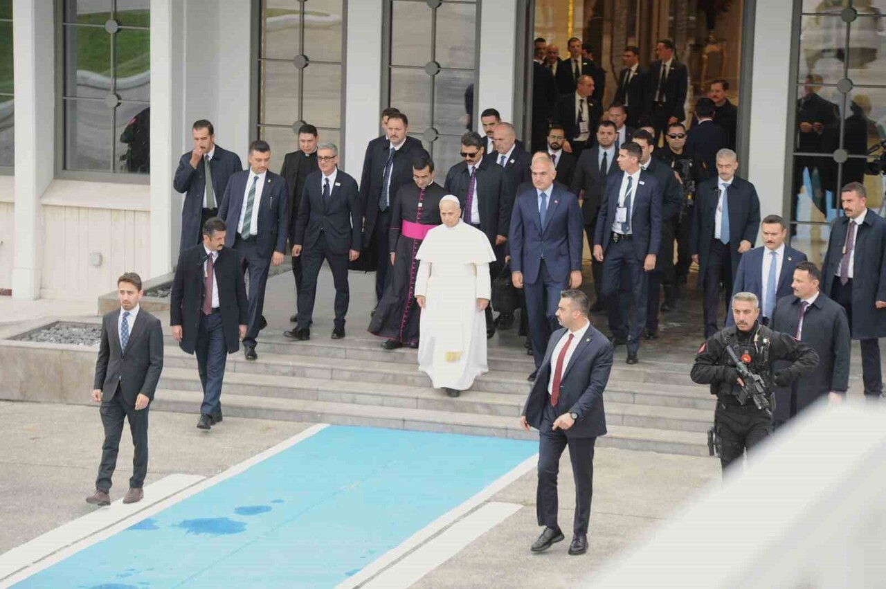 PAPA'YI KÜLTÜR VE TURİZM BAKANI MEHMET NURİ ERSOY UĞURLADI