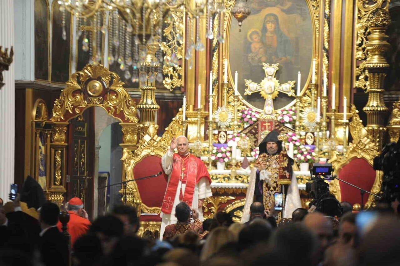 PAPA 14. LEO, KUMKAPI'DA BULUNAN ERMENİ APOSTOLİK KATEDRALİ'NE "DUA ZİYARETİ"...