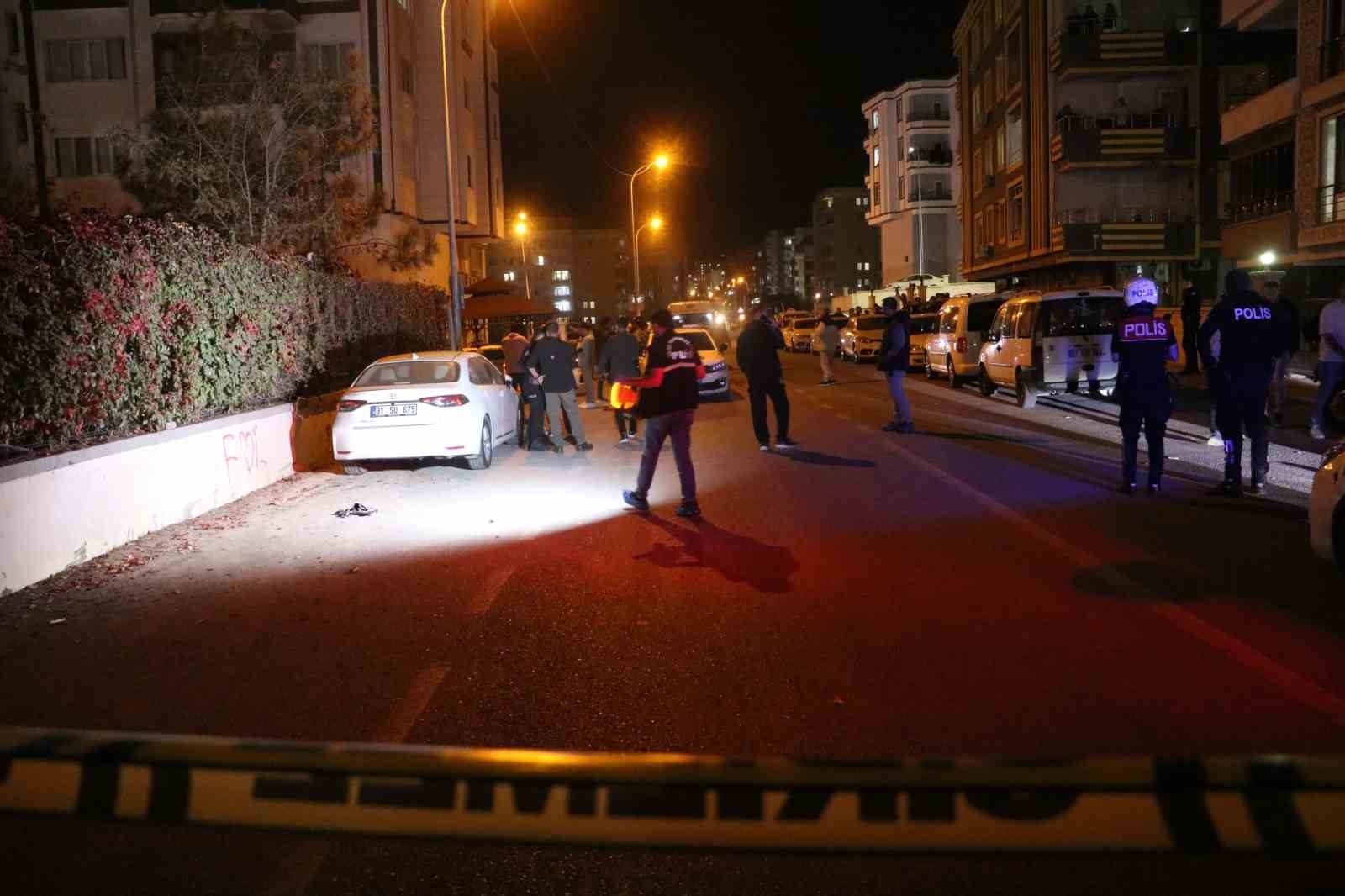 PARK YERİ BULAMADI, DÜĞÜNDEKİLERE ATEŞ AÇTI: 7 YARALI