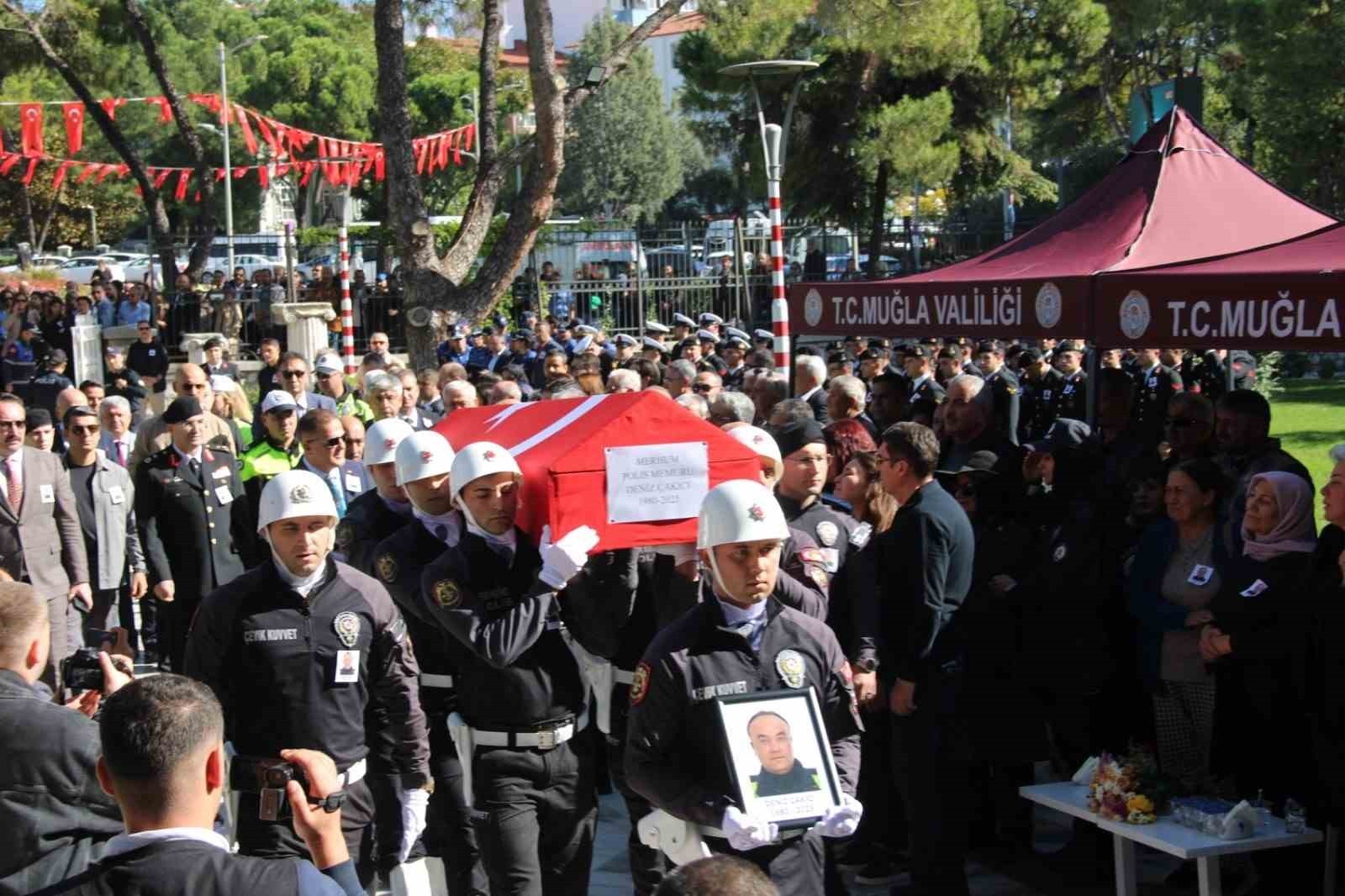 POLİS MEMURU ÇAKICI GÖZYAŞLARIYLA UĞURLANDI