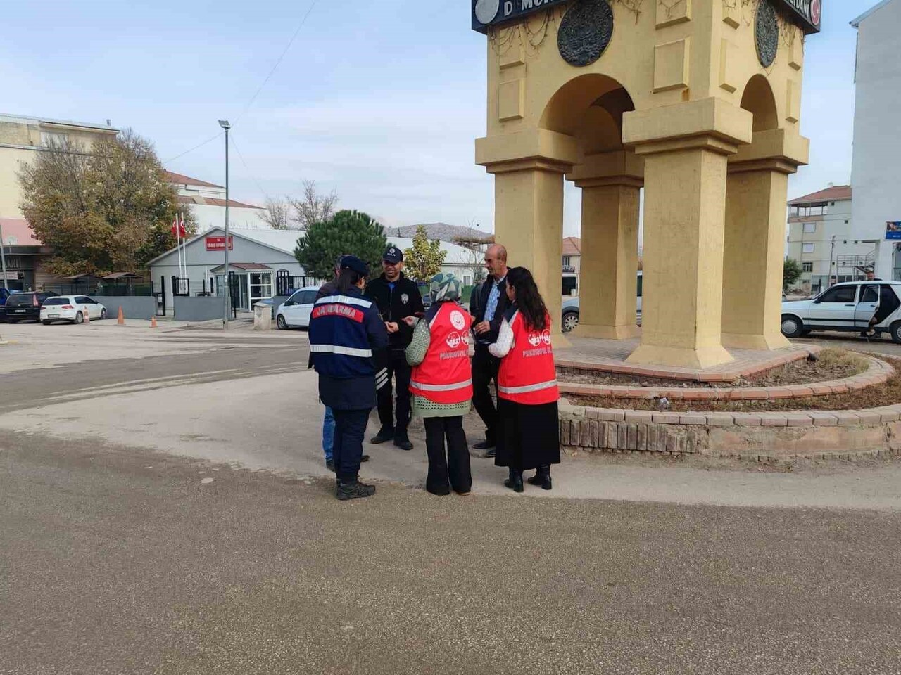 POLİS VE JANDARMA KADINLAR İÇİN MEYDANA İNDİ