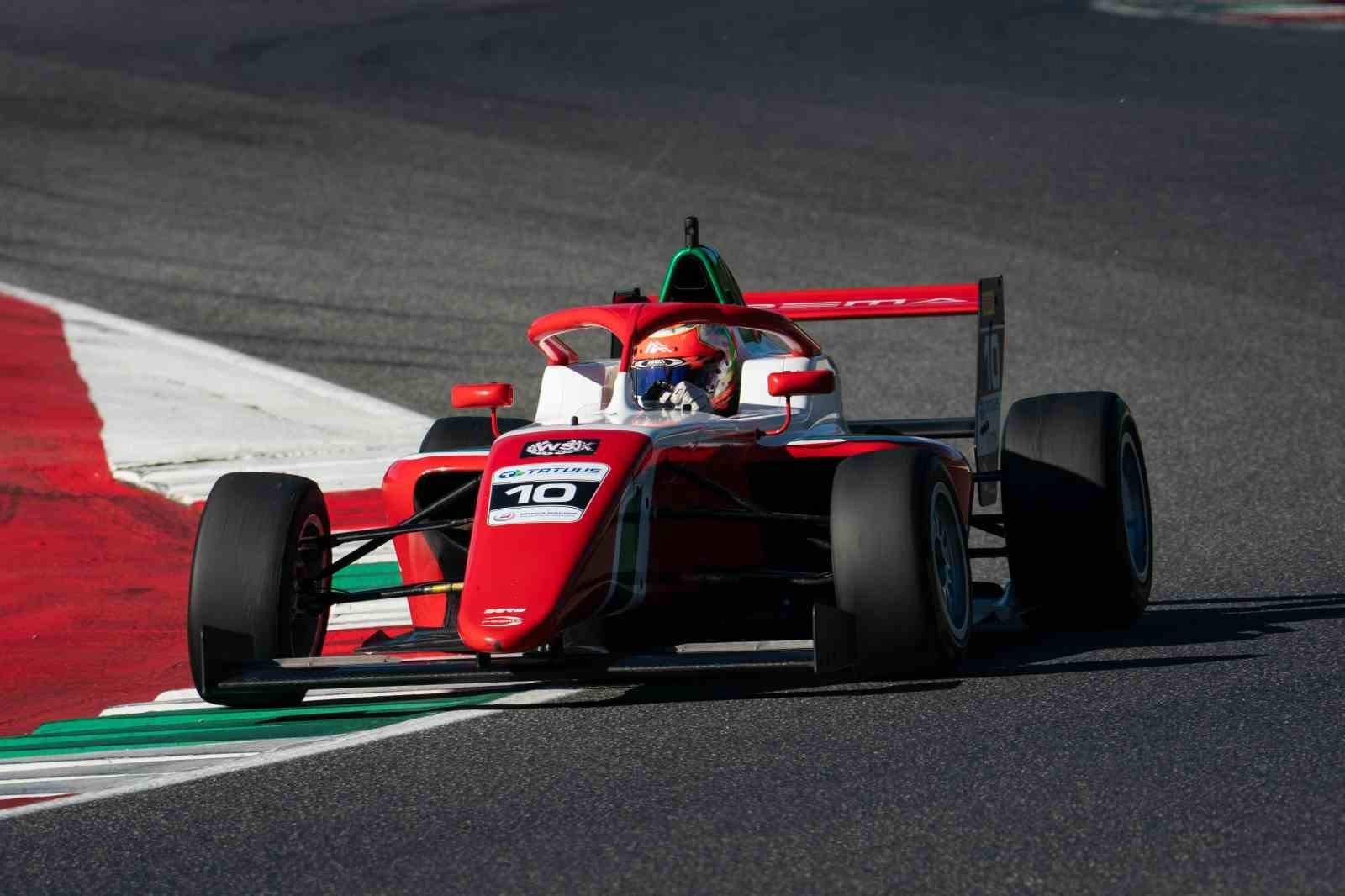 PREMA RACİNG İLE 2026 SEZONUNDA FORMULA 4’TE YARIŞACAK OLAN 15 YAŞINDAKİ MİLLİ SPORCU ALP AKSOY...