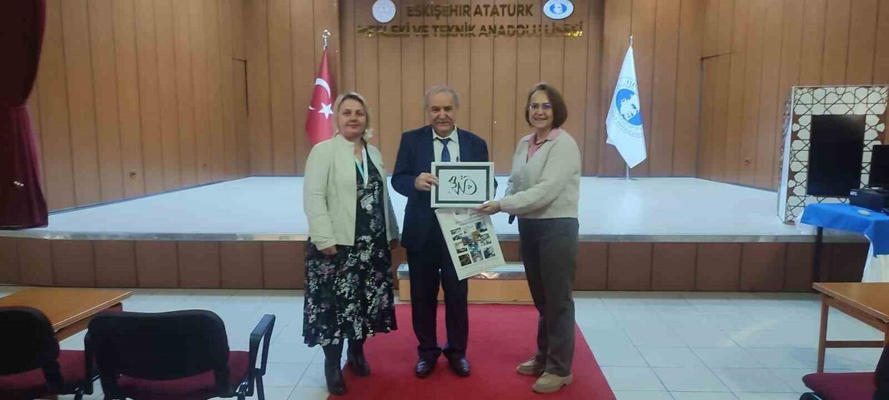 PROGRAM SONUNDA; ESOGÜ ÖĞRETİM ÜYESİ PROF. DR. HİLMİ EDİZ’E TEŞEKKÜR BELGESİ TAKDİM...