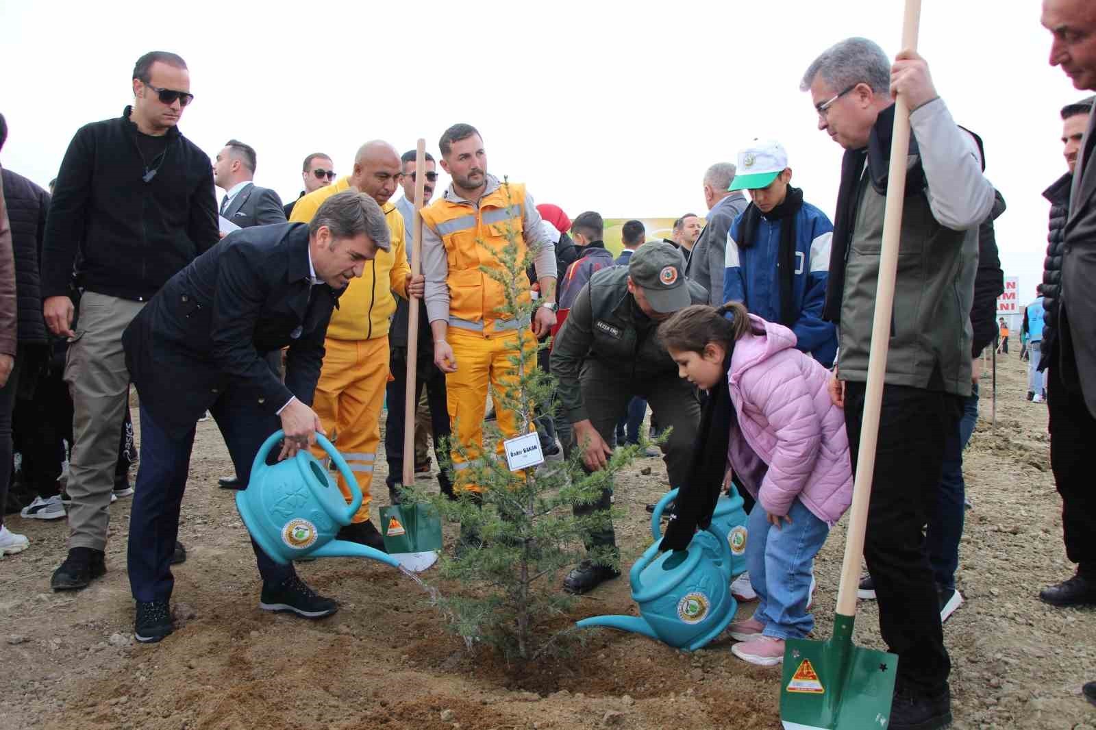 PROGRAMDA KONUŞAN AMASYA VALİSİ ÖNDER BAKAN, "YEŞİLE VE ORMANA TARİH BOYUNCA SAHİP ÇIKAN BİR...