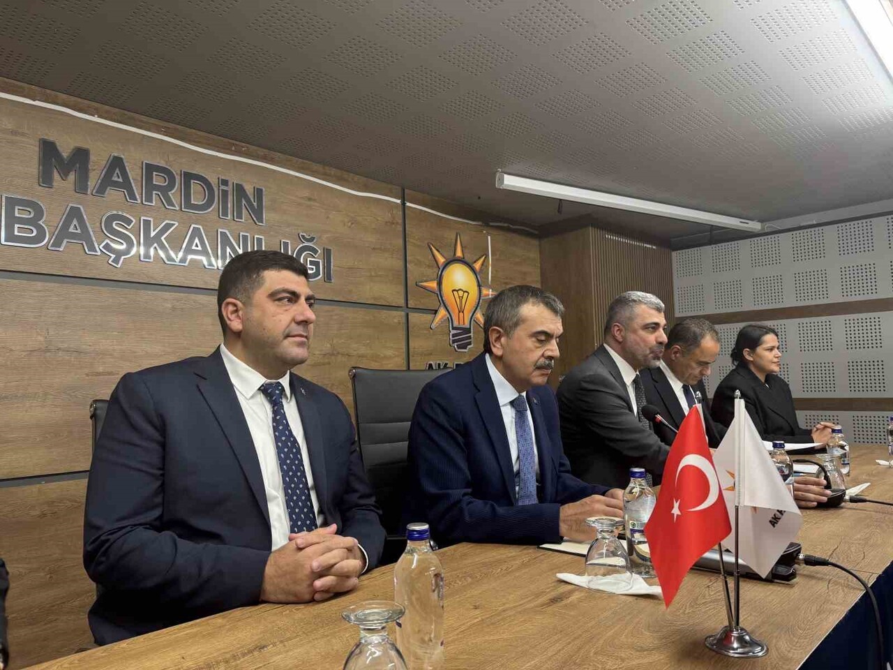 PROGRAMIN ARDINDAN BAKAN TEKİN, AK PARTİ MARDİN İL BAŞKANLIĞI’NI ZİYARET EDEREK PARTİLİLERLE BİR...