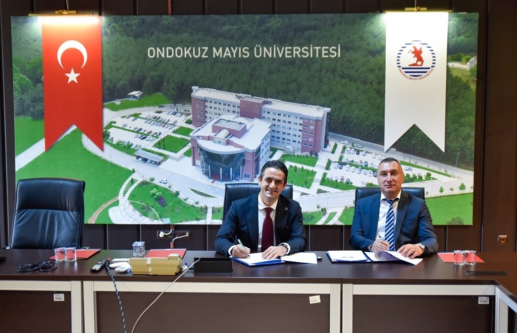 PROTOKOL, REKTÖR YARDIMCISI PROF. DR. ÇETİN KURNAZ İLE AZİZ ATİK FEN LİSESİ MÜDÜRÜ MURAT BOZTEPE...