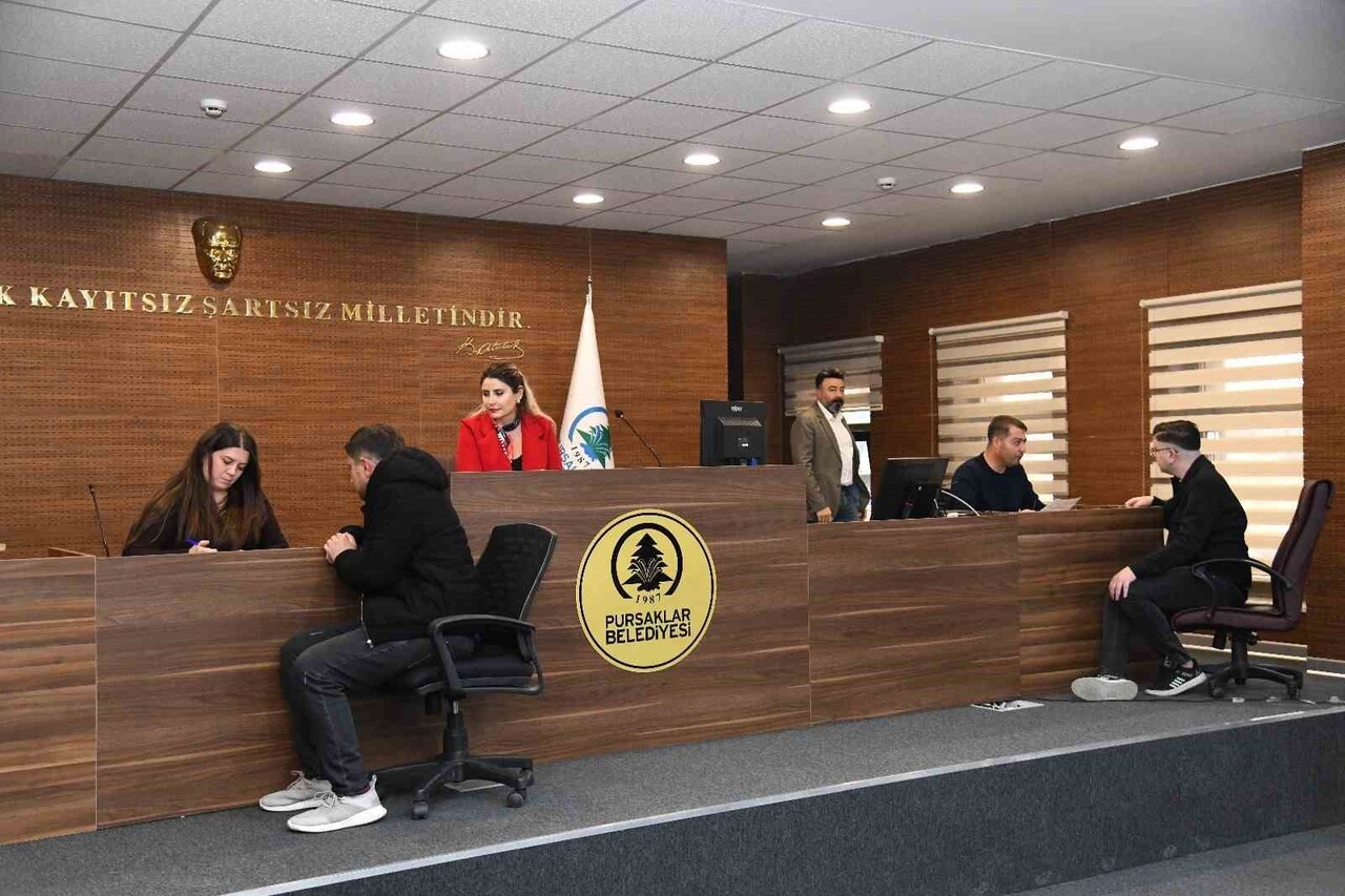 PURSAKLAR BELEDİYESİ, İLÇEDE İSTİHDAMI ARTIRMAK VE VATANDAŞLARA YENİ İŞ FIRSATLARI SUNMAK AMACIYLA...