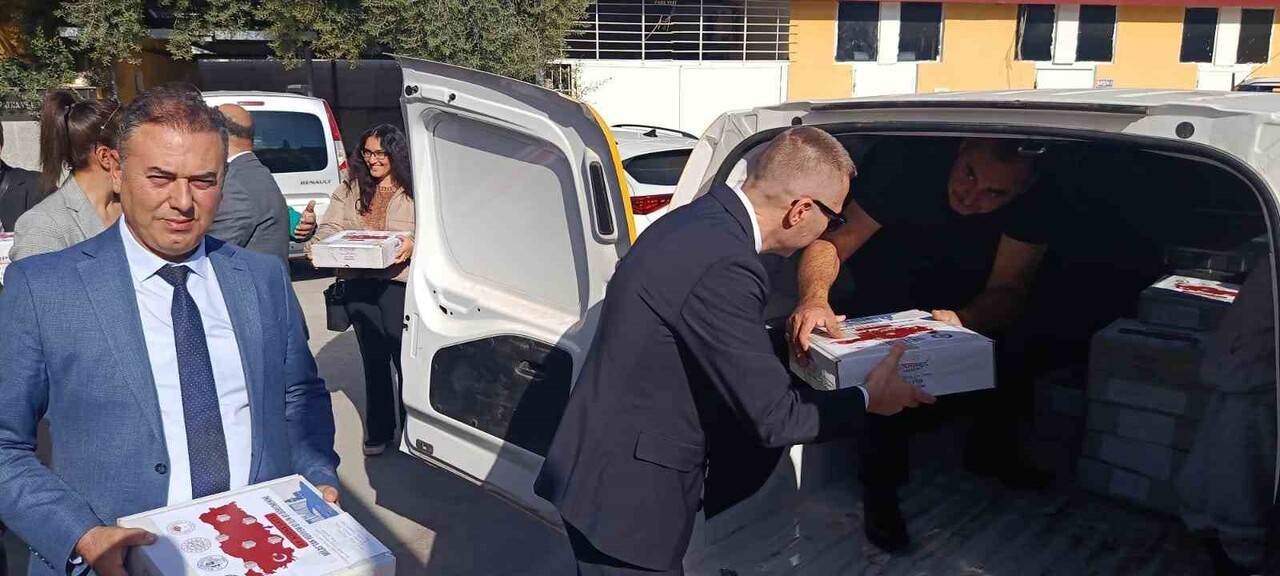 "HEDİYEM 81 İLİN 81 ÖĞRETMENİNE" PROJESİNDE PAKETLER MİLAS’TAN YOLA ÇIKTI