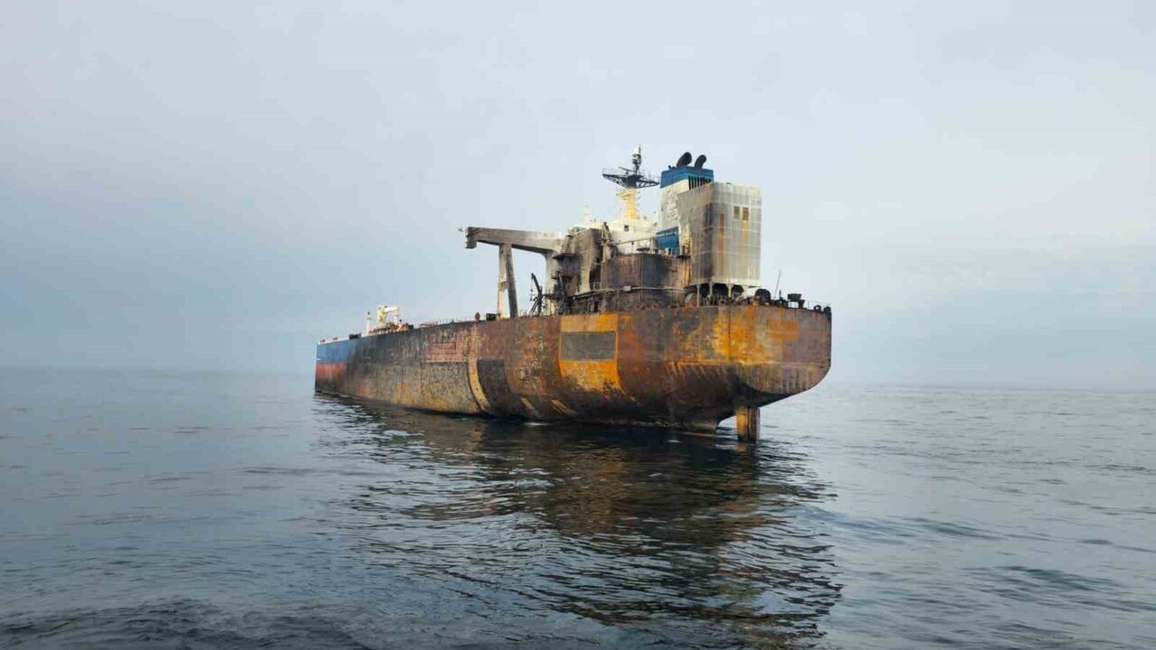 "KAIROS" TANKERİNDE FUEL-OİL SIZINTISI BAŞLADIĞI, DEMİR ATAMAYAN GEMİNİN 4 MİL SÜRÜKLENDİĞİ...