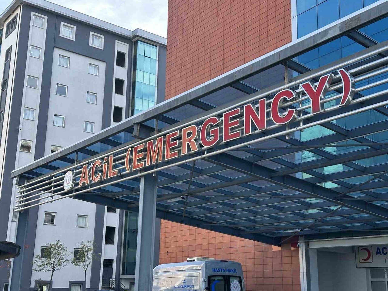 RİZE’DE BİR KIZ ÖĞRENCİ YURDUNDA 40 ÖĞRENCİ YEDİKLERİ YEMEKTEN ZEHİRLENDİKLERİ GEREKÇESİYLE...