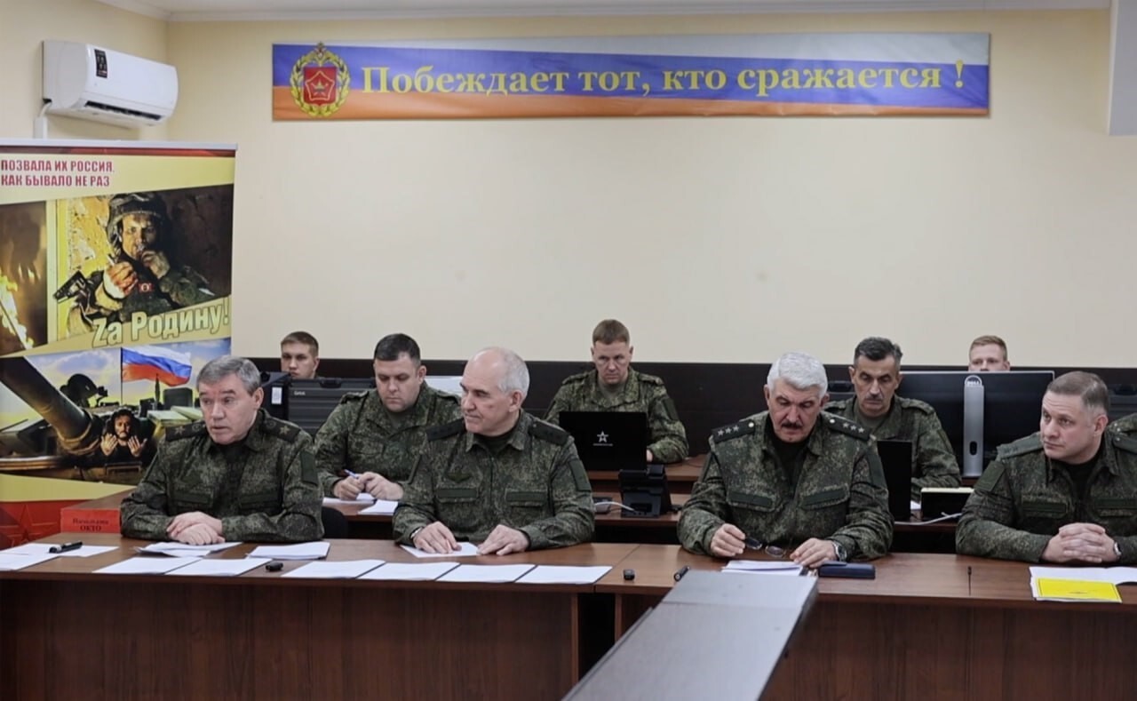 RUSYA GENELKURMAY BAŞKANI VALERY GERASİMOV, UKRAYNA'NIN KUZEYDOĞUSUNDAKİ KUPİANSK KENTİNİN...