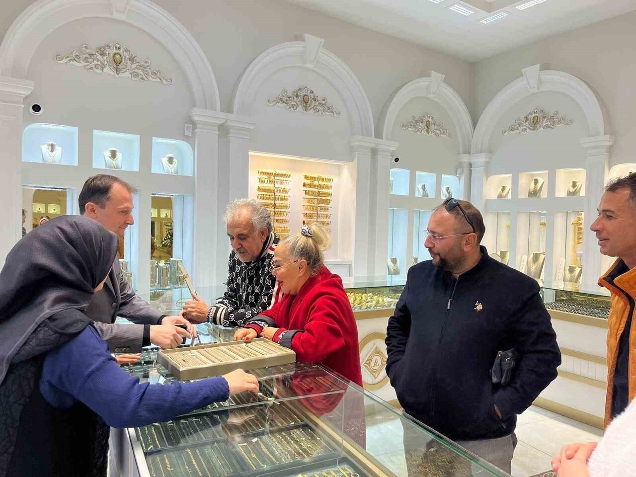 SAFİYE SOYMAN VE FAİK ÖZTÜRK ALIŞVERİŞ YAPTI