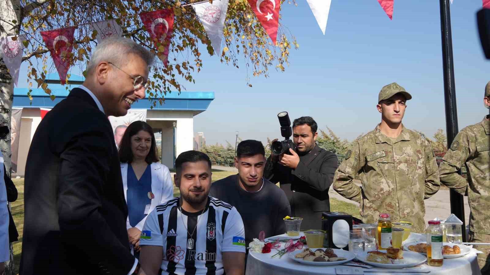 SAĞLIK BAKANI KEMAL MEMİŞOĞLU İLE RADYO VE TELEVİZYON ÜST KURULU BAŞKANI MEHMET DANİŞ, 11 KASIM...