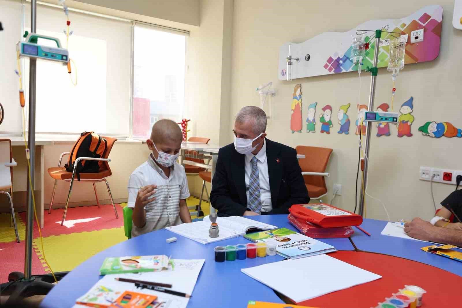 ŞAHİNBEY BELEDİYE BAŞKANI MEHMET TAHMAZOĞLU, GAZİANTEP ÜNİVERSİTESİ ONKOLOJİ HASTANESİ’NDE TEDAVİ...