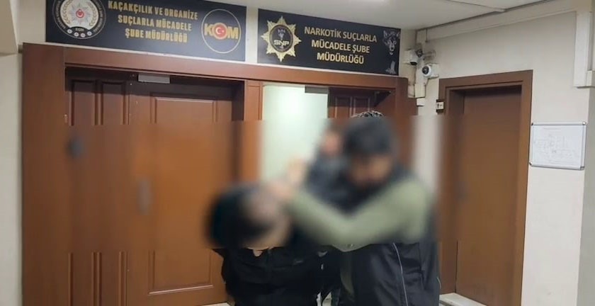 SAKARYA’NIN AKYAZI VE ADAPAZARI İLÇESİNDE POLİS EKİPLERİNCE GERÇEKLEŞTİRİLEN 4 AYRI UYUŞTURUCU...