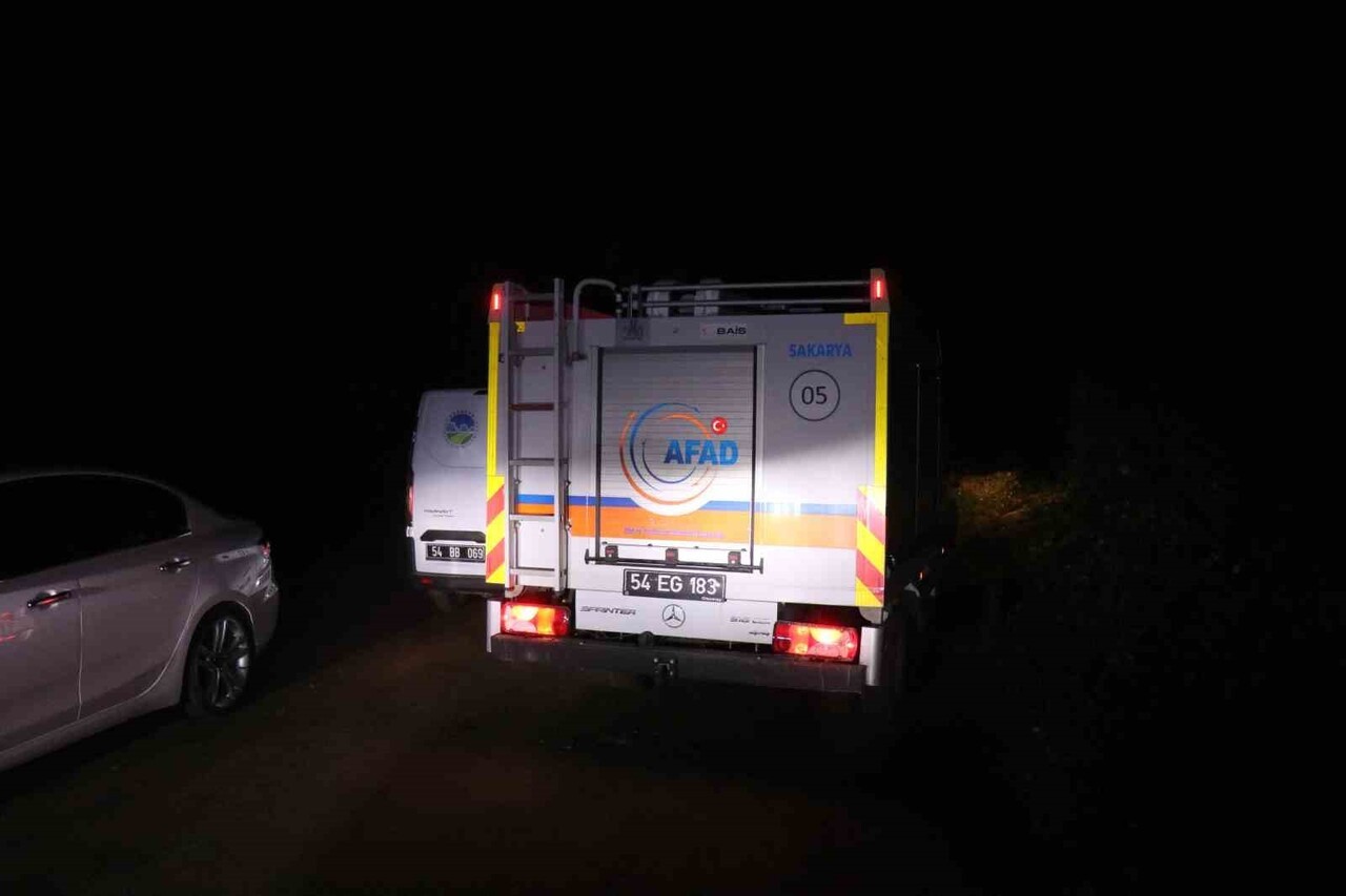 SAKARYA’NIN SERDİVAN İLÇESİNDE ORMANLIK ALANDA ARACININ YANINDA TÜFEK VE KAN İZLERİ BULUNAN 30...