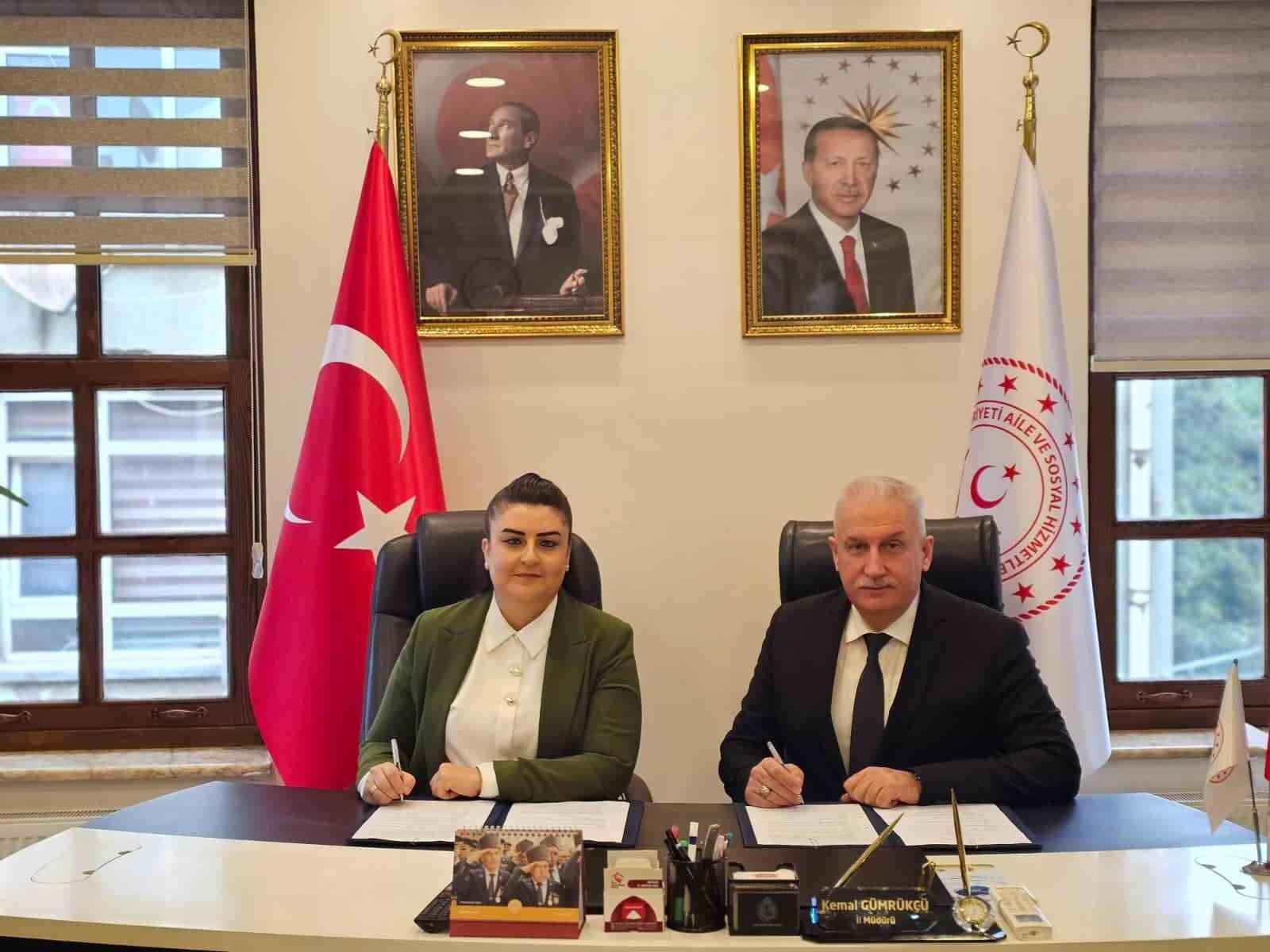 SAMSUN AİLE VE SOSYAL HİZMETLER İL MÜDÜRÜ KEMAL GÜMRÜKÇÜ, OKA GENEL SEKRETERİ MEHLİKA DİCLE VE...